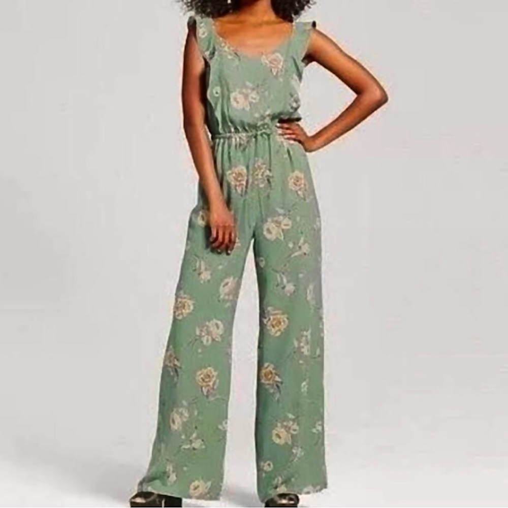 Xhilaration Sage Green Floral Print Ruffle Jumpsuit Size XSmall